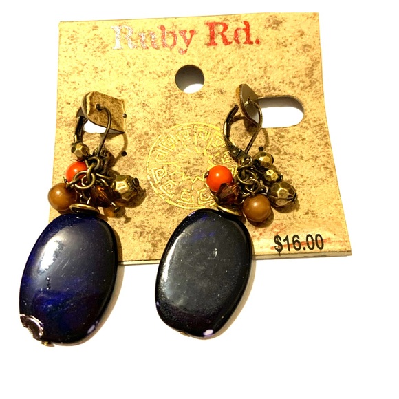 Earring - Picture 1 of 1